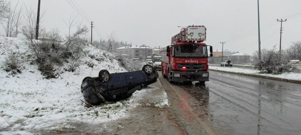 Karda kayıp takla attı