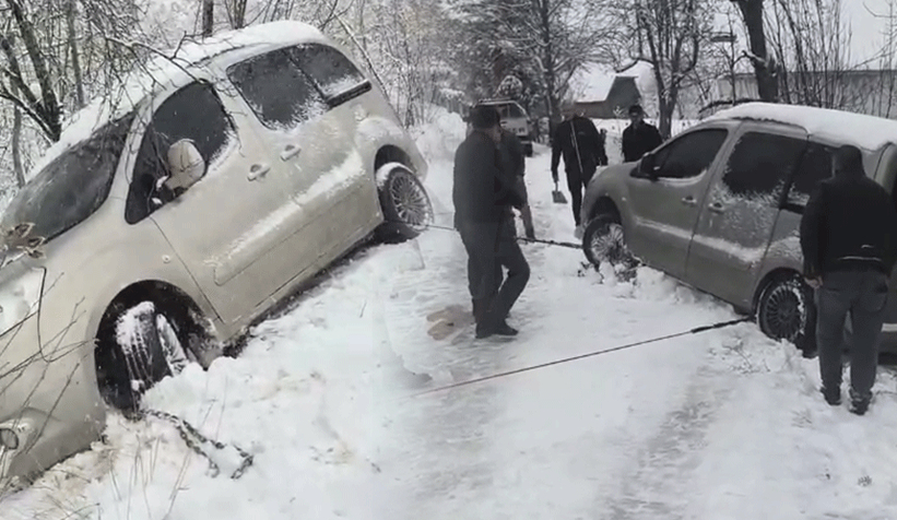 karda-kaza-yapan-arac-icin-seferber-oldularn3fxd0joyv