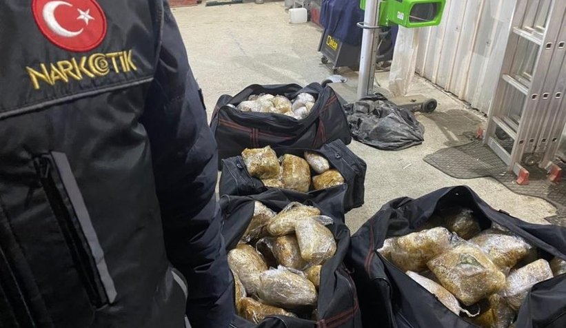 Kargo aracıyla uyuşturucu sevkiyatı polise takıldı