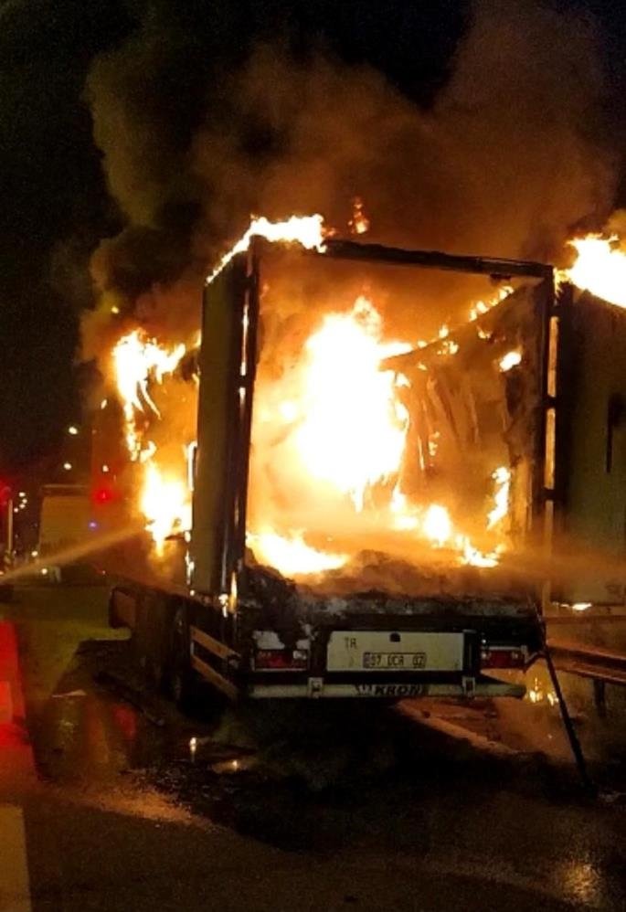 Kargolar alev alev yandı