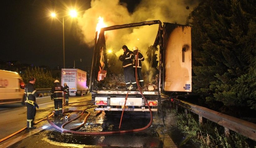 Kargolar alev alev yandı