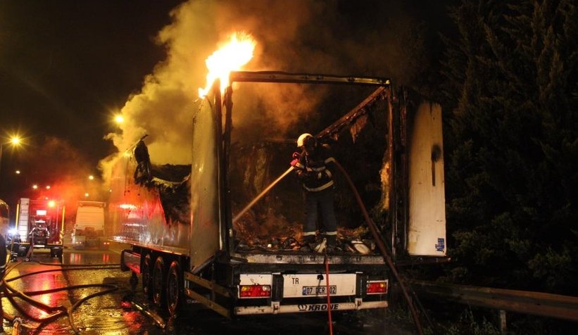 Kargolar alev alev yandı