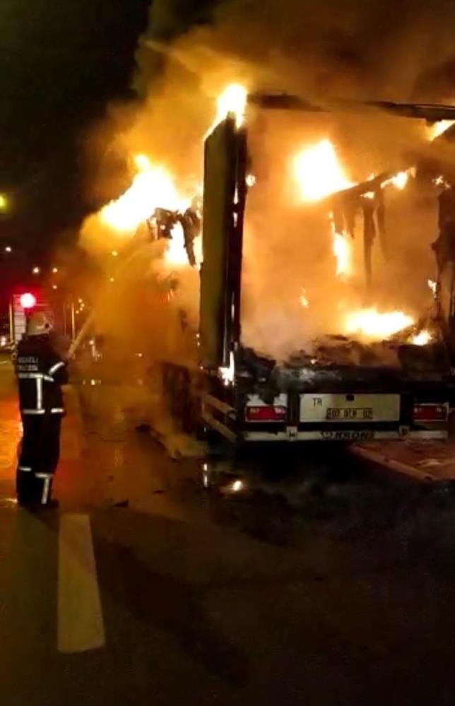 Kargolar alev alev yandı