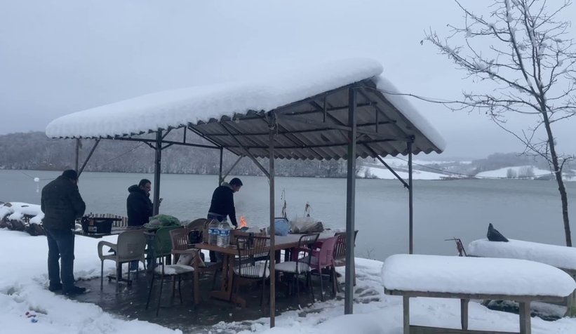 Karın keyfini balık tutup mangal yaparak çıkardılar