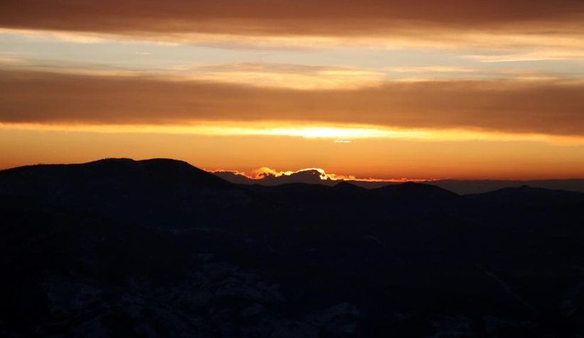 Karla örtülü Keremali'de gün batımı büyüledi