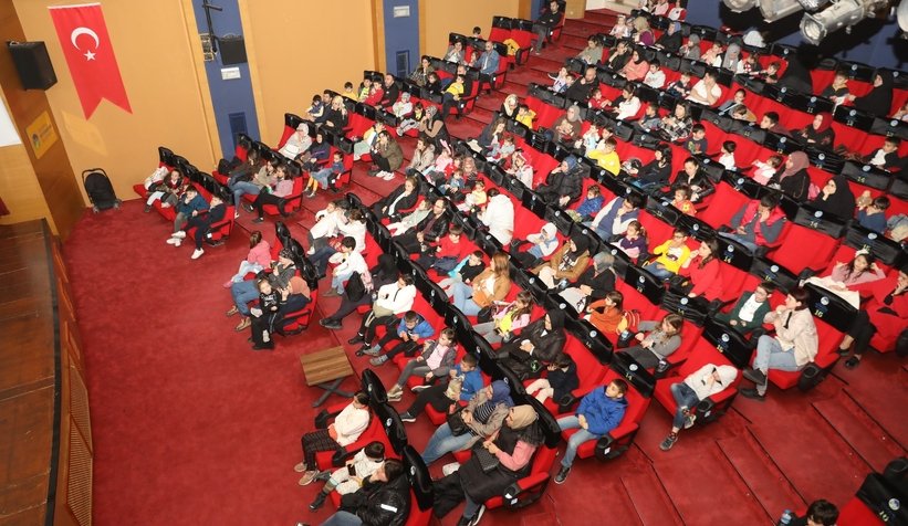 Karne heyecanı yaşayan minikler film gösteriminde buluştu