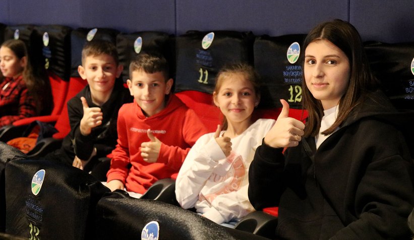 Karne heyecanı yaşayan minikler film gösteriminde buluştu