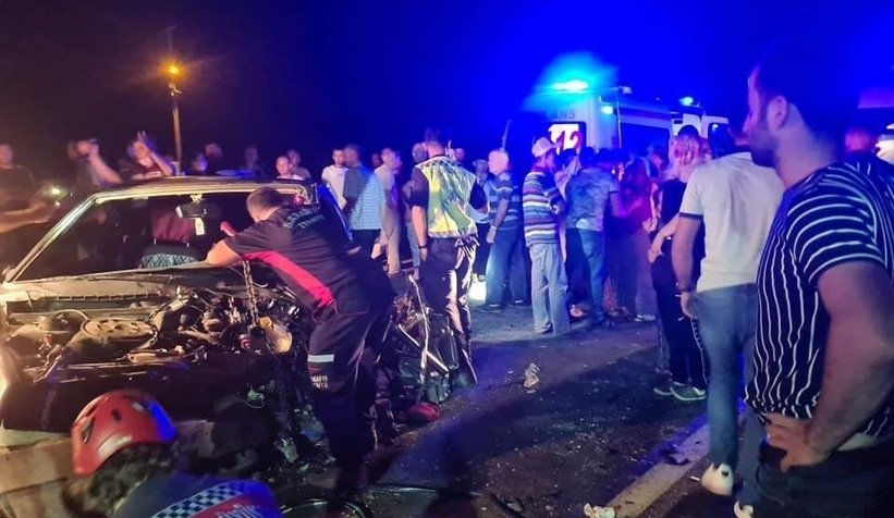 Karşı şeride geçen araç dehşet saçtı: 1’i çocuk 5 yaralı