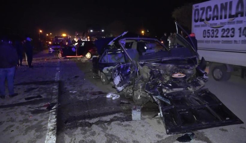  Karşı şeride geçen otomobil dehşet saçtı: 1 ölü, 4 yaralı