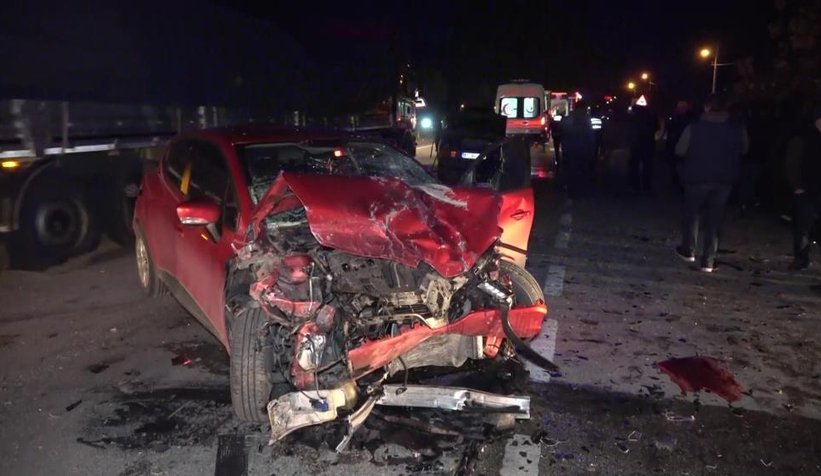  Karşı şeride geçen otomobil dehşet saçtı: 1 ölü, 4 yaralı