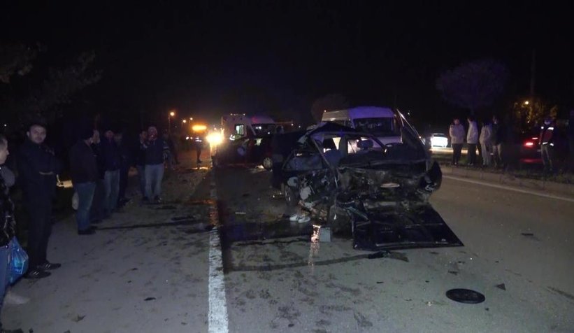  Karşı şeride geçen otomobil dehşet saçtı: 1 ölü, 4 yaralı