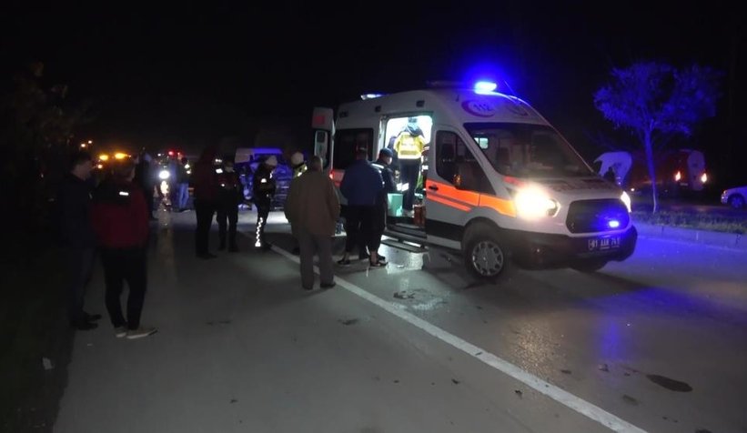  Karşı şeride geçen otomobil dehşet saçtı: 1 ölü, 4 yaralı