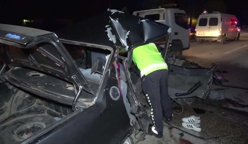  Karşı şeride geçen otomobil dehşet saçtı: 1 ölü, 4 yaralı