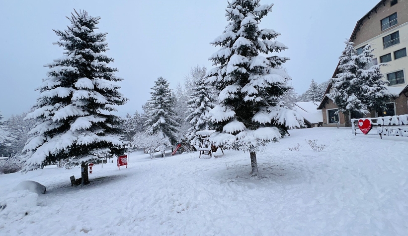 Kartalkaya'da kar kalınlığı 1 metreye ulaştı