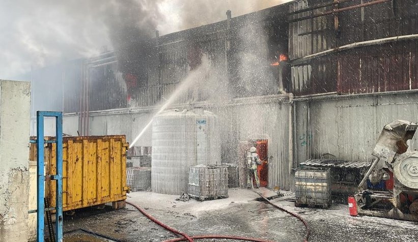 Kartepe'de büyük fabrika yangını