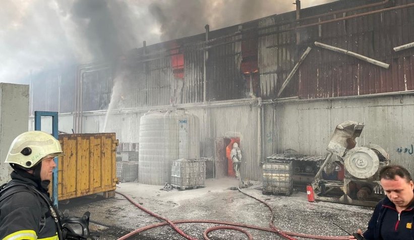 Kartepe'de büyük fabrika yangını