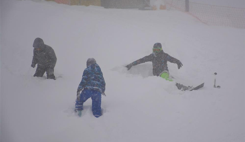 Kartepe'de kar kalınlığı 3 metreye yaklaştı