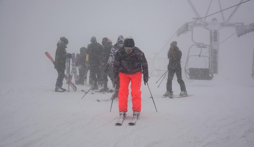 Kartepe'de kar kalınlığı 3 metreye yaklaştı