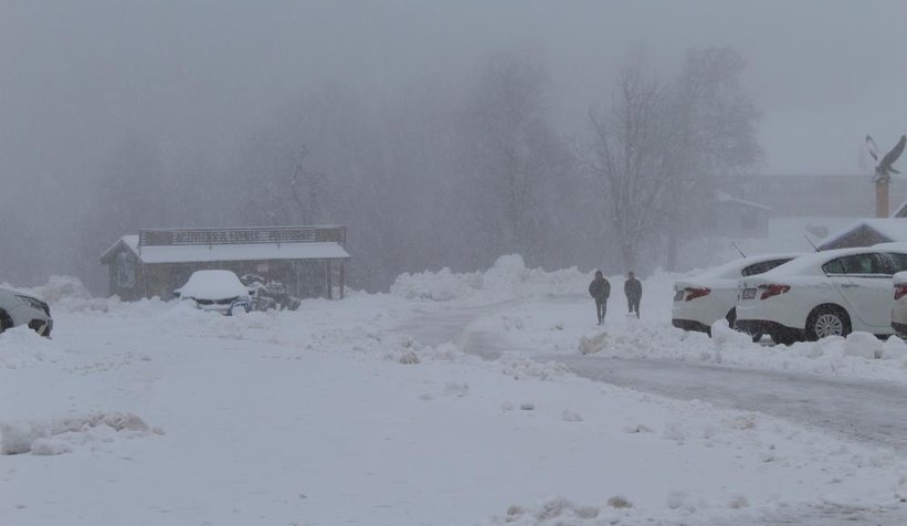 Kartepe'de kar kalınlığı 40 santimetreyi buldu
