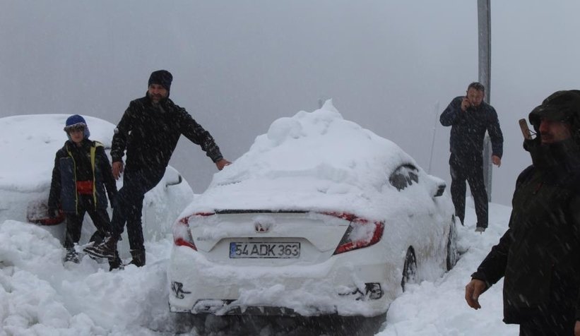 Kartepe'de kar kalınlığı 40 santimetreyi buldu
