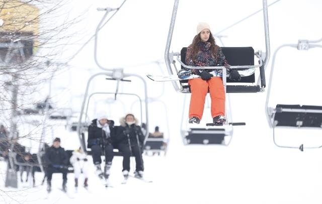 Kartepe'de kayak keyfi sürüyor