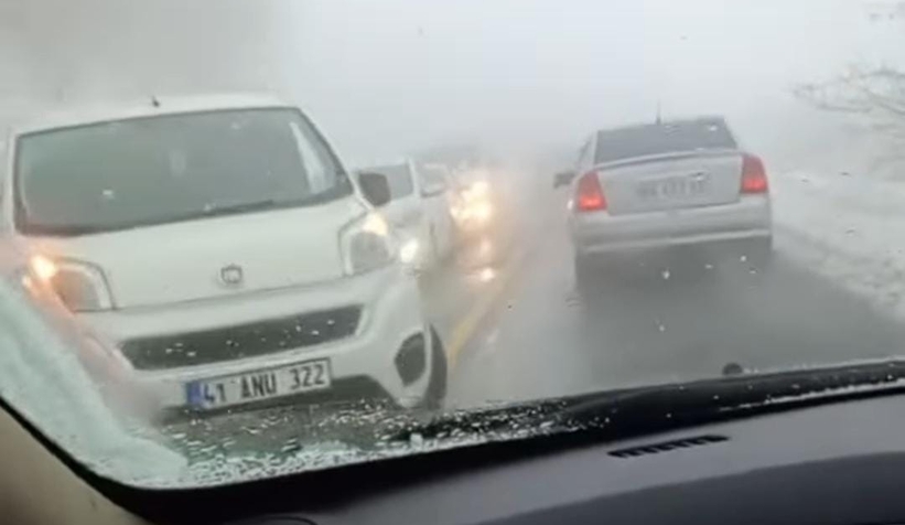kartepe-de-trafik-kilitlendibwxtrjzmuk
