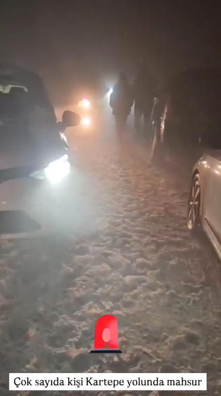 kartepe-de-trafik-kilitlendibwxtrjzmuk
