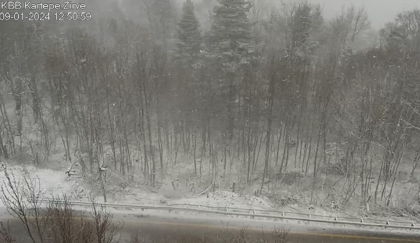 Kartepe'de yılın ilk kar yağışı başladı
