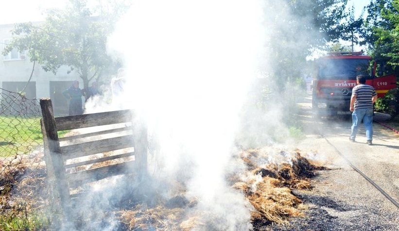 Kasadaki samanlar alev aldı