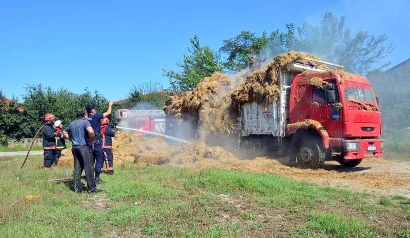Kasadaki samanlar alev aldı