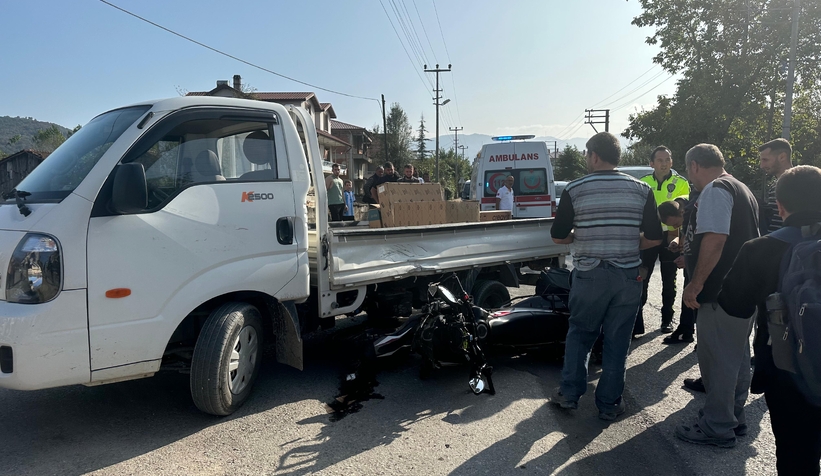 Kaskı sayesinde kazayı hafif yaralı atlattı