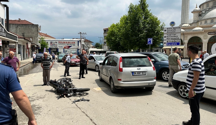 Kasksız sürücü bayram günü ölümden döndü