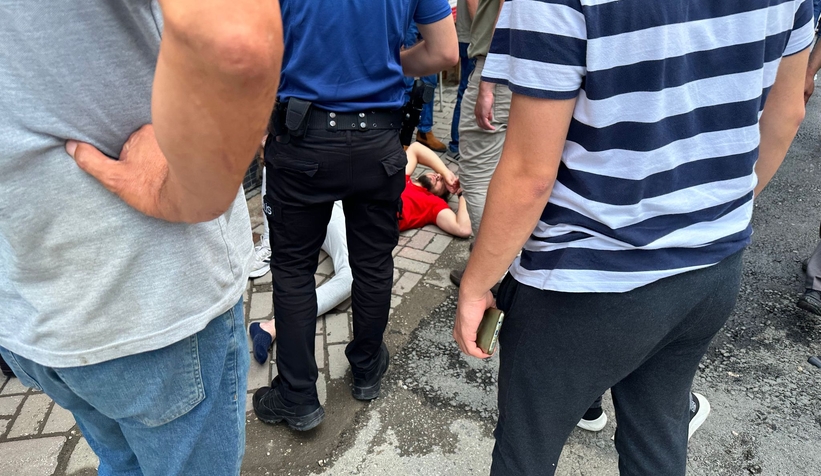 Kasksız sürücü bayram günü ölümden döndü