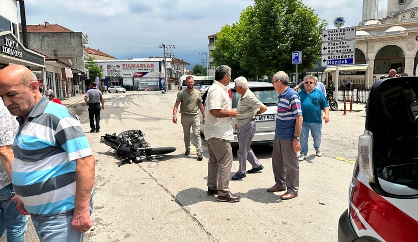 Kasksız sürücü bayram günü ölümden döndü