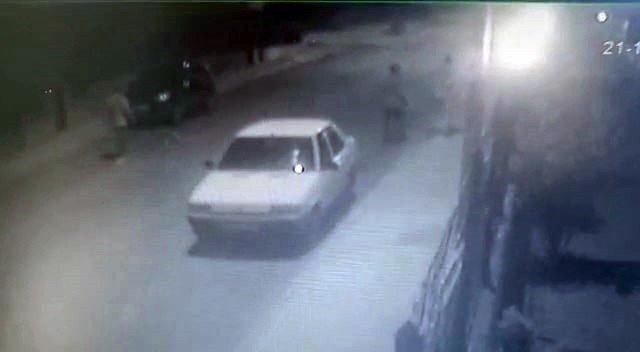 Kavga etti, hırsını arabadan aldı