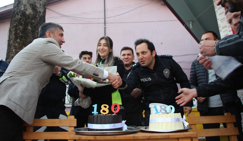 kavga-ihbarina-giden-polislere-surpriz-kutlamat3a5v3p0te