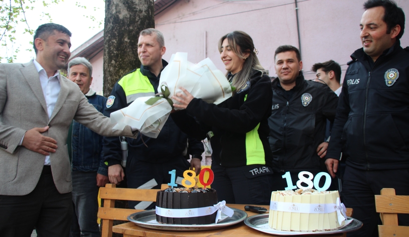 kavga-ihbarina-giden-polislere-surpriz-kutlamat3a5v3p0te
