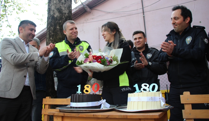 kavga-ihbarina-giden-polislere-surpriz-kutlamat3a5v3p0te