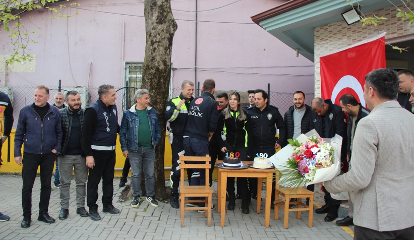 kavga-ihbarina-giden-polislere-surpriz-kutlamat3a5v3p0te