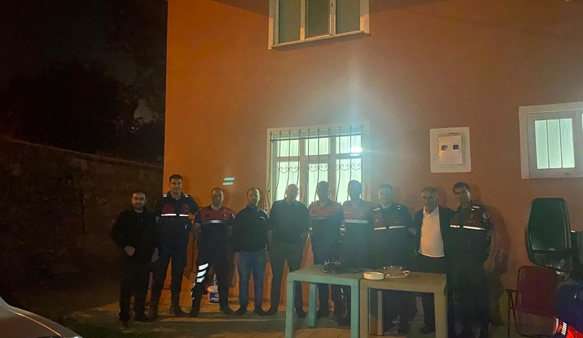kavga-var-sandilar-pasta-ve-mesalelerle-karsilandilarb1kyemdfyz