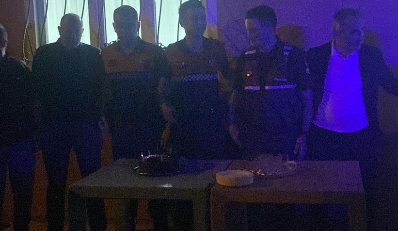 kavga-var-sandilar-pasta-ve-mesalelerle-karsilandilarb1kyemdfyz