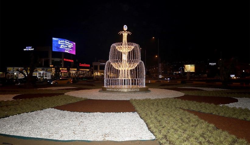 Kavşağa şelale motifli led aydınlatma uygulaması yapıldı