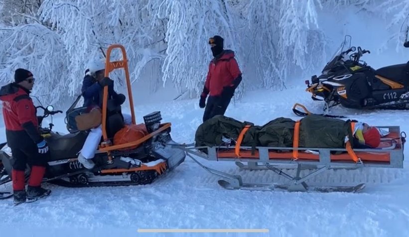 Kayakçı paletli kızak ile kurtarıldı