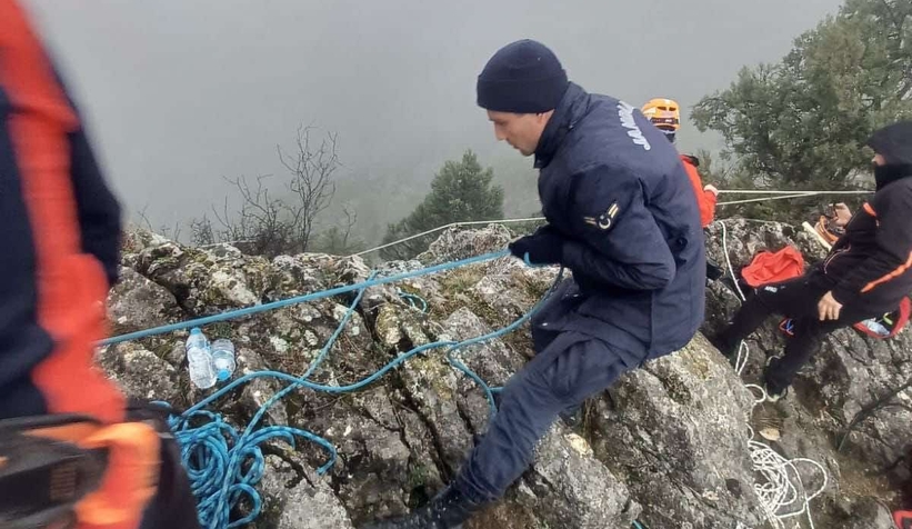 Kayalıklarda keçi kurtarma operasyonu