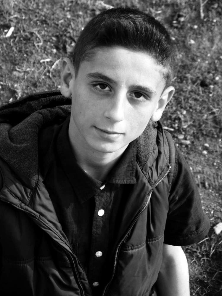 Kayalıklardan ölüme atladı!