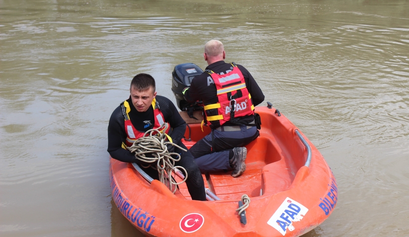 kayip-genc-sakarya-nehri-nde-araniyoruezzbzdneu