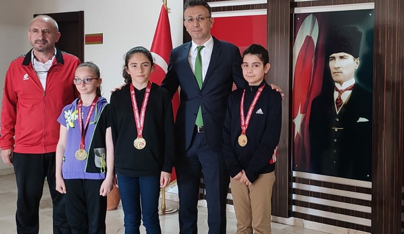 Kaymakam Güney şampiyonları ödüllendirdi