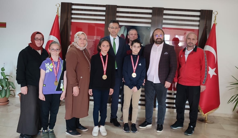 Kaymakam Güney şampiyonları ödüllendirdi