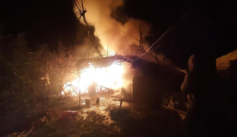 Kaynarca'da baraka yangını