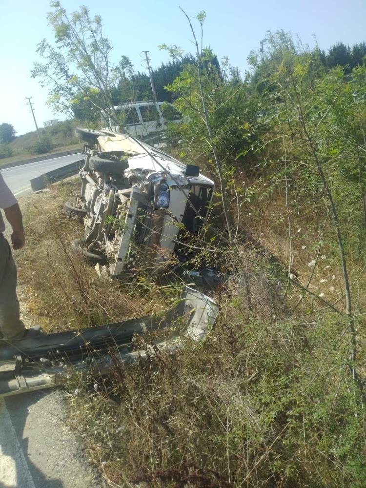 Kaynarca'da panelvan devrildi: 1 yaralı